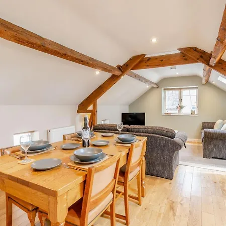 度假居 Upstairs Downstairs