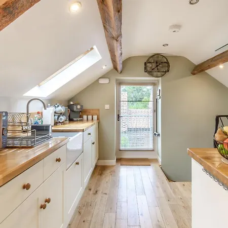 Upstairs Downstairs 度假居 *